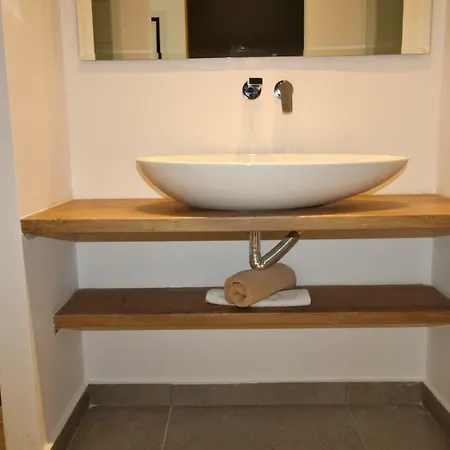 Apartment Yellow Group Mesitiki *